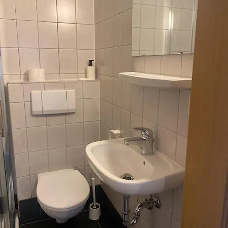 Am Main Ruhige Lage Mit Eigenem Bad Pensjonat Albertshofen